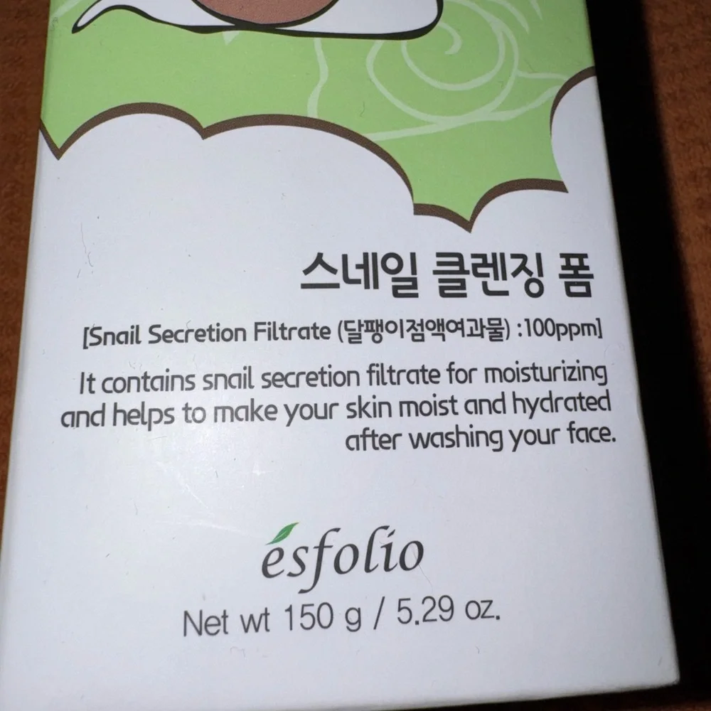 Esfolio Snail Cleansing Foam - Green and White - Picture 2 of 7
